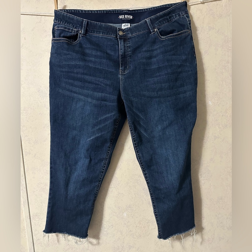 Classic Blue Cropped Ankle Jeans with Indigo Wash